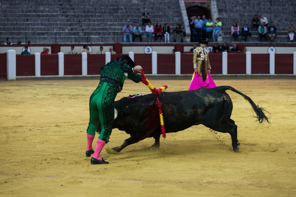 El Cid, López Simón y Ginés Martín, en la cuarta de abono de la Feria.  / WELLINGTON DOS SANTOS