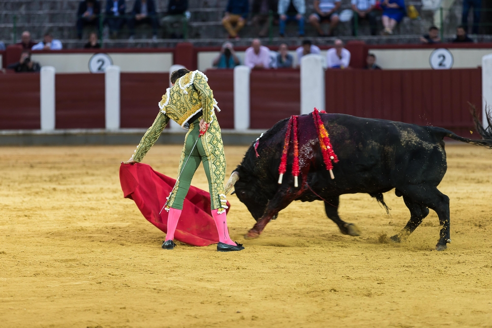 El Cid, López Simón y Ginés Martín, en la cuarta de abono de la Feria.  / WELLINGTON DOS SANTOS