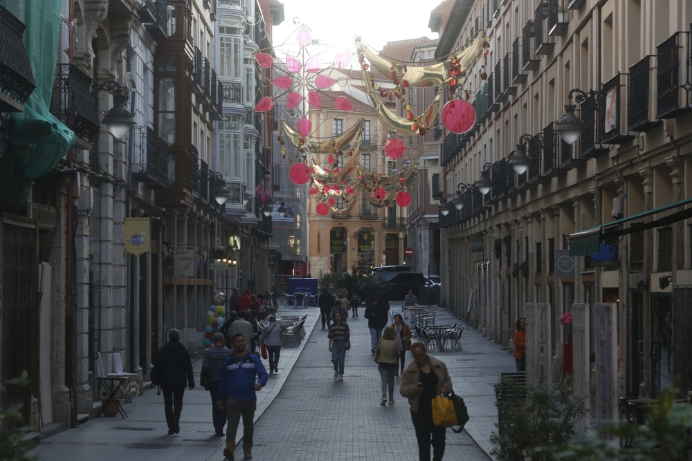 Instalación de las luces de Navidad  / JONATHAN TAJES