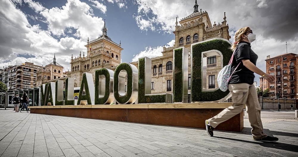 Imagen de las letras de Valladolid en la plaza Zorrilla.