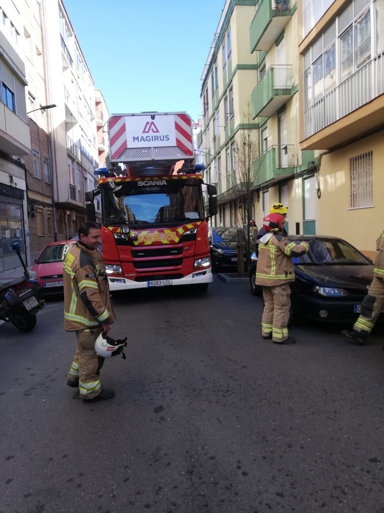 Los Bomberos sofocan un incendio en la calle Esperanto