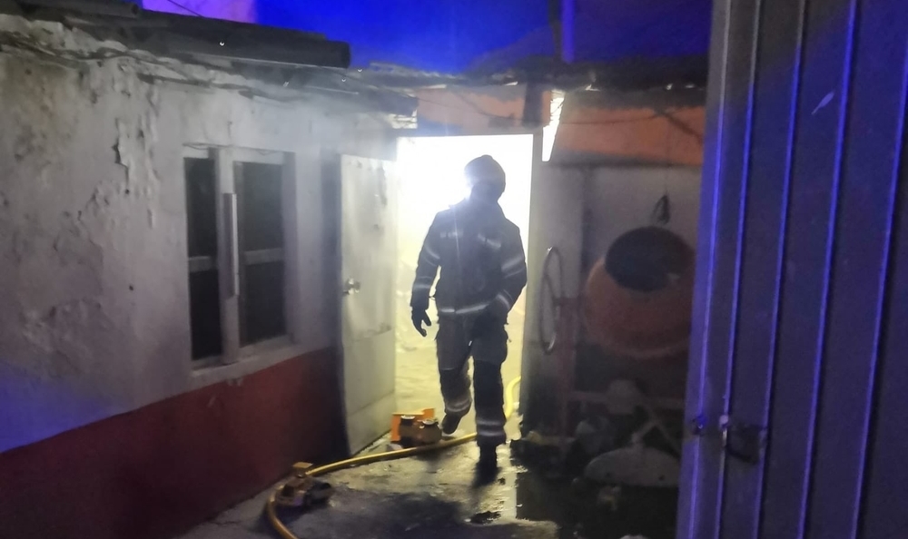 Un incendio en una estufa quema parte de una casa en Tudela.