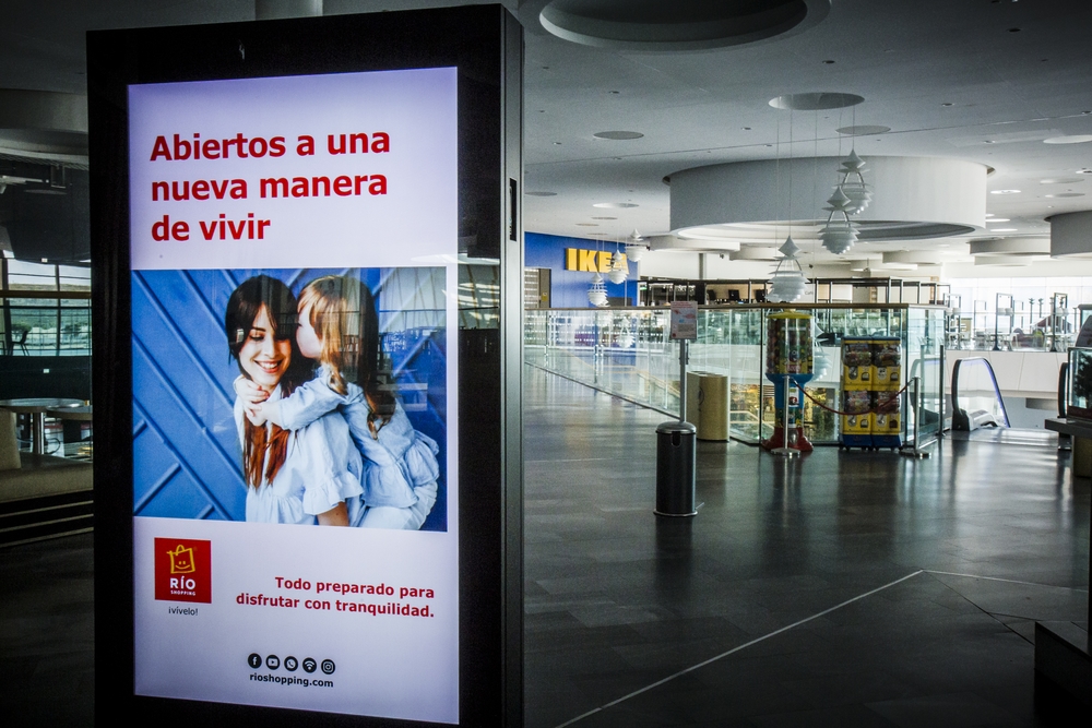 Preparativos para la apertura de los centros comerciales en Valladolid  / JONATHAN TAJES