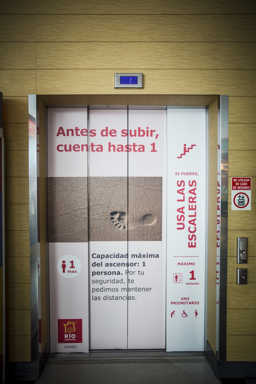 Preparativos para la apertura de los centros comerciales en Valladolid  / JONATHAN TAJES