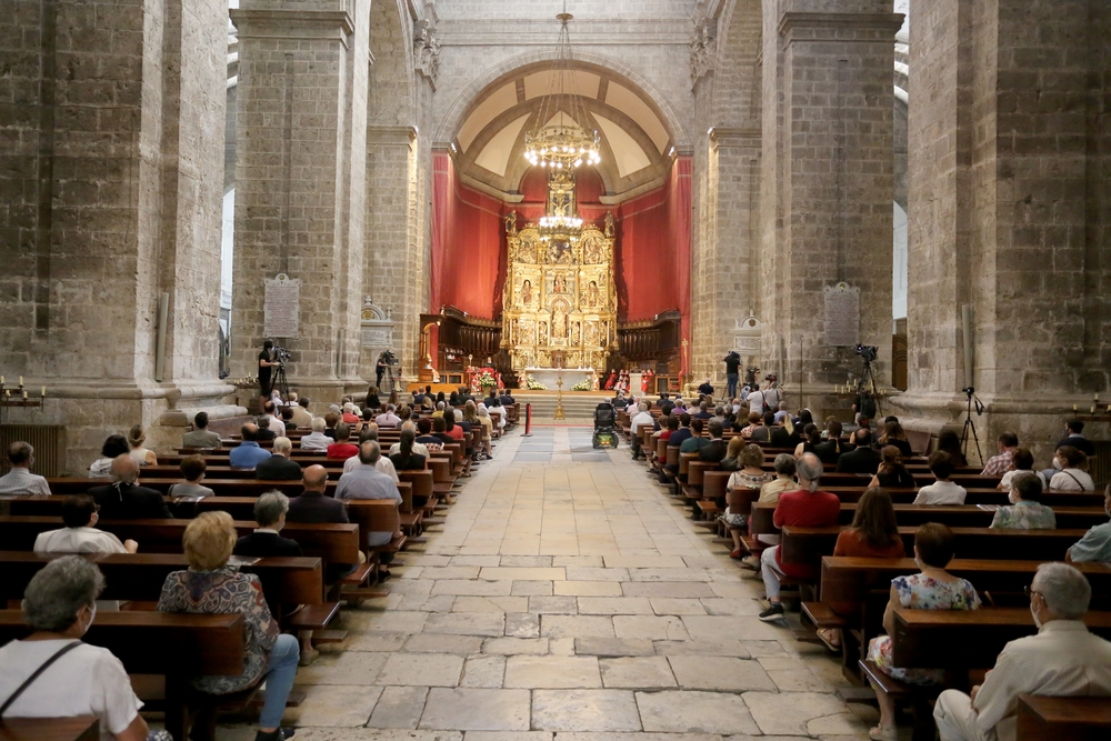 Funeral por las víctimas de la covid-19 en la Catedral de Valladolid.  / ICAL