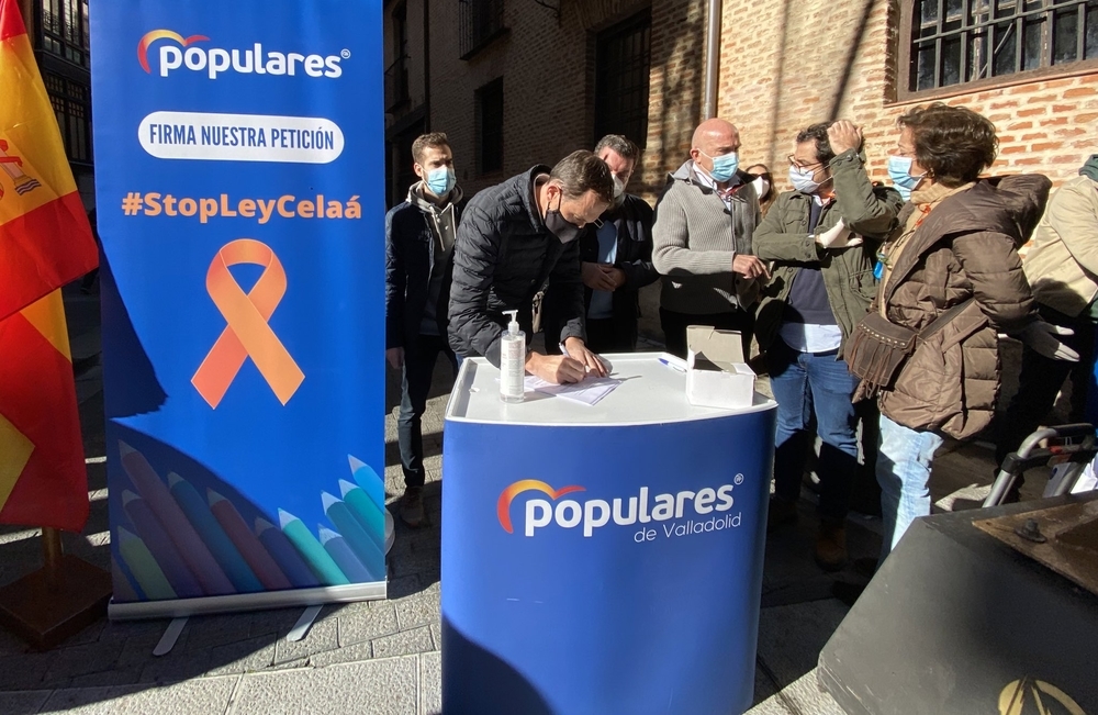 El PP de Valladolid recoge firmas contra la  ley Celaá