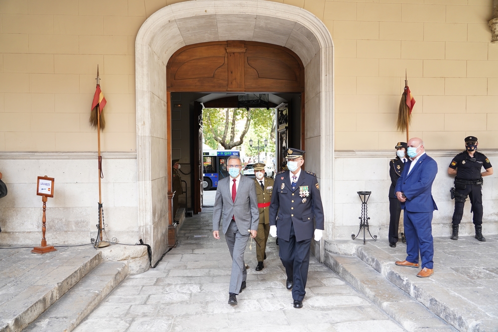 Una veintena de agentes jura el cargo de Escala Básica de Policía Nacional.  / MIRIAM CHACÓN / ICAL