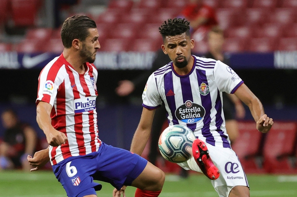 Matheus, con la camiseta del Pucela ante el Atlético de Madrid.  / JUANJO MARTÁ­N