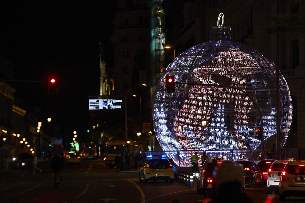 Madrid enciende su iluminación navideña  / JESÚS HELLÁ­N