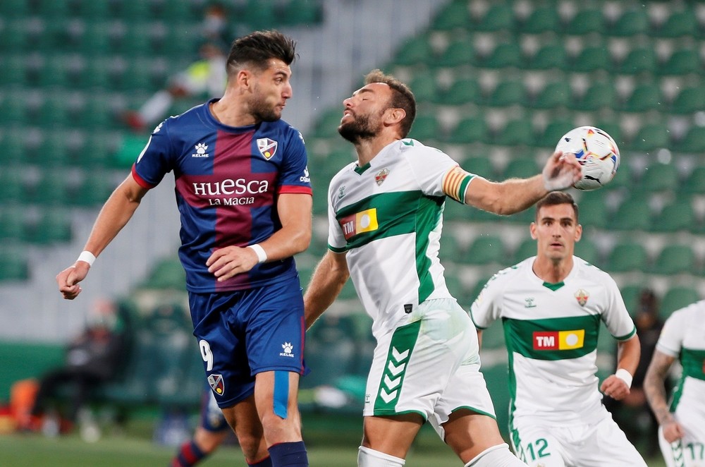 El Elche resiste el acoso del Huesca