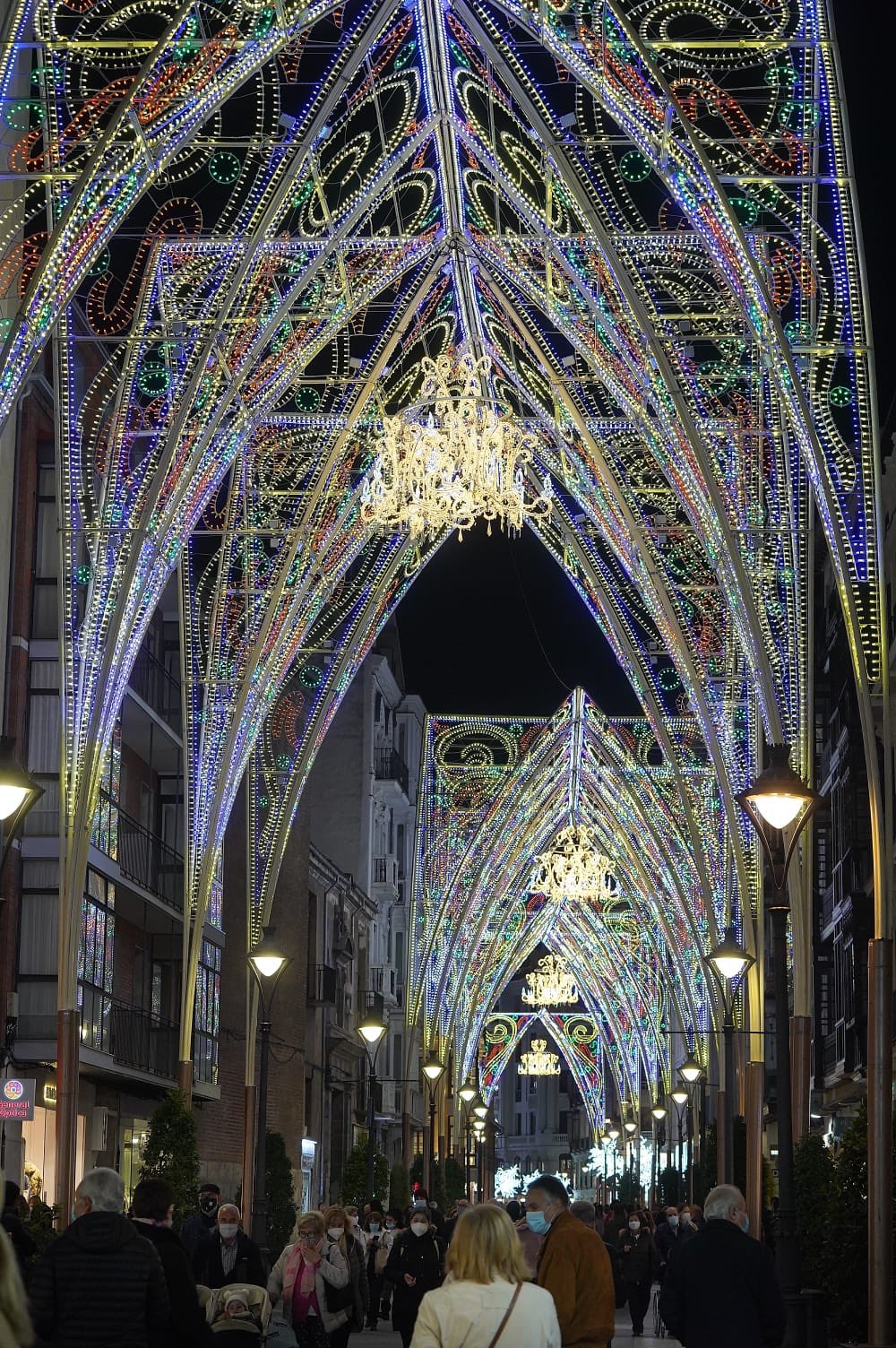 Valladolid adelanta el encendido de la iluminación navideña de sus calles