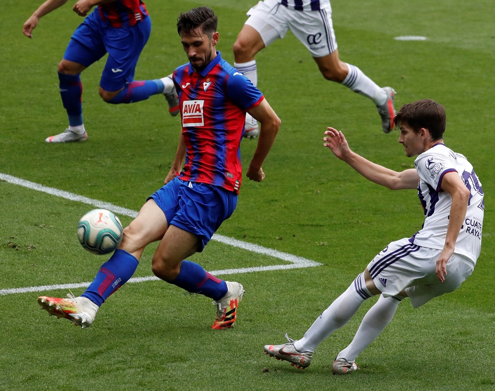 Imágenes del Eibar-Real Valladolid de la jornada 37.  / JAVIER ETXEZARRETA