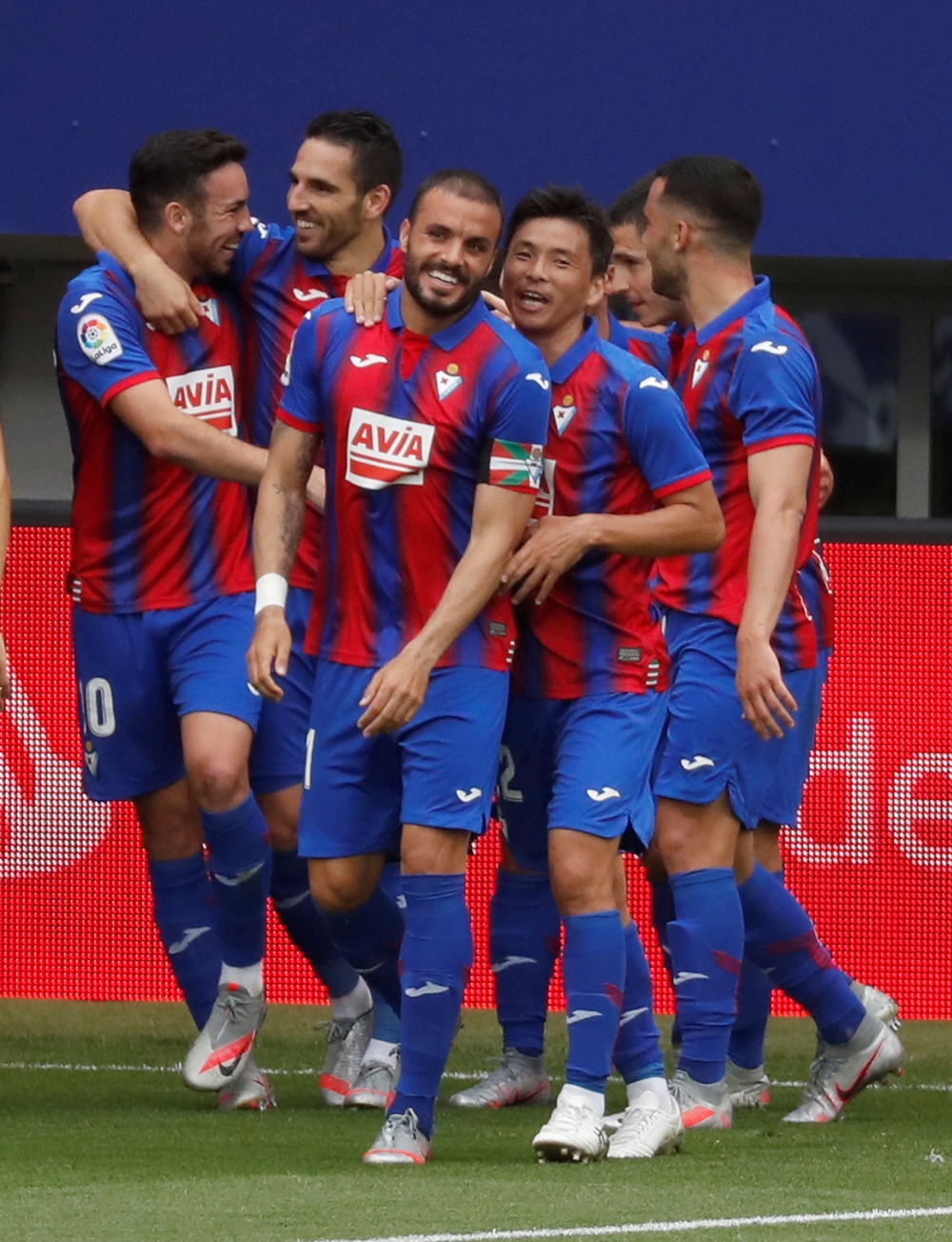 Imágenes del Eibar-Real Valladolid de la jornada 37.  / JAVIER ETXEZARRETA