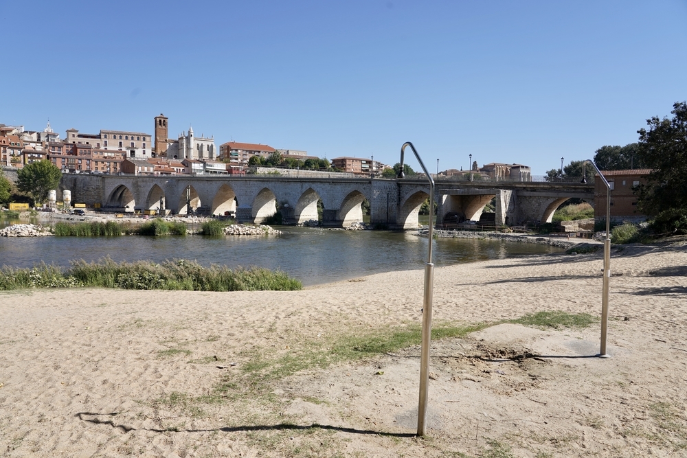 La restauración del puente medieval de Tordesillas terminará en primavera.