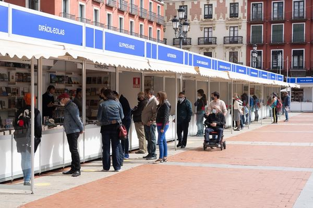 Arranca la 53 edición de la Feria del Libro de Valladolid.   / WELLINGTON DOS SANTOS