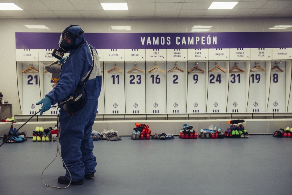 Labores de limpieza en las instalaciones del Real Valladolid.  / REAL VALLADOLID