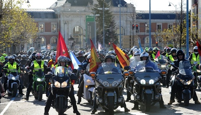 Los 'Pingüinos' pasean sus banderas por Valladolid