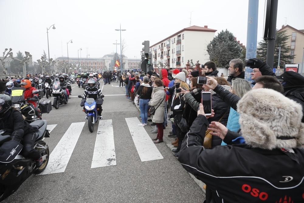 Los 'Pingüinos' pasean sus banderas por Valladolid