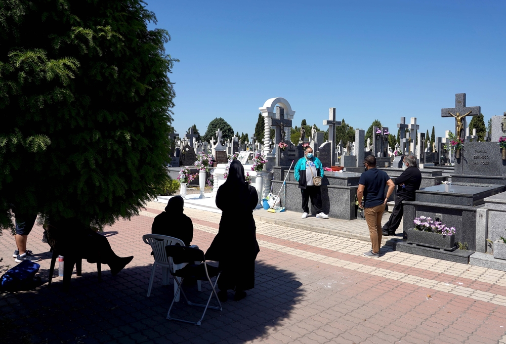 El cementerio de El Carmen reanuda la entrada al público con la entrada en la fase uno  / MIRIAM CHACÓN / ICAL