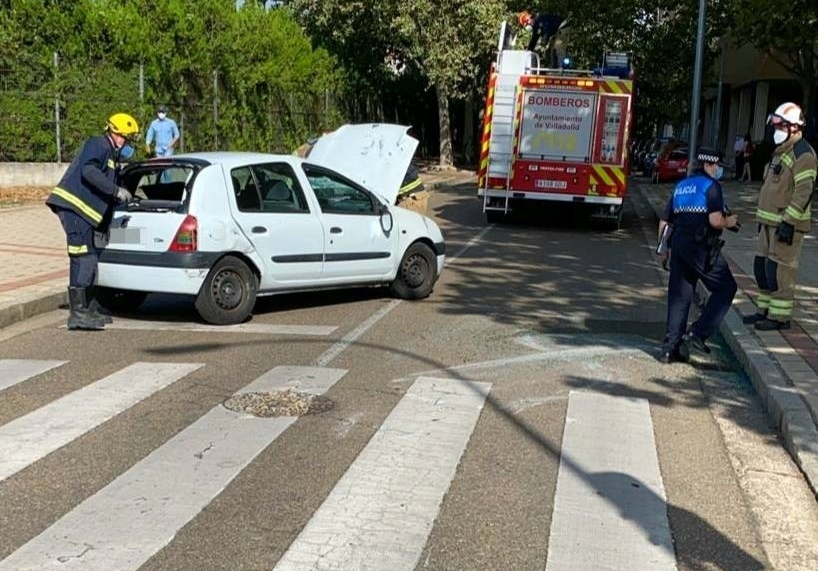 Dos heridos al volcar un coche en un golpe en Huerta del Rey