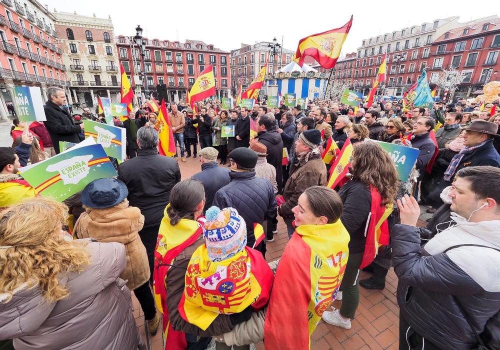Concentración, convocada por la Plataforma 'España Existe', para mostrar su desacuerdo con los pactos para la formación del nuevo Gobierno
