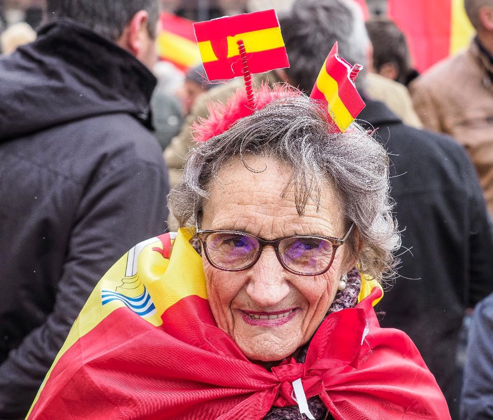 Concentración, convocada por la Plataforma 'España Existe', para mostrar su desacuerdo con los pactos para la formación del nuevo Gobierno  / R. VALTERO / ICAL