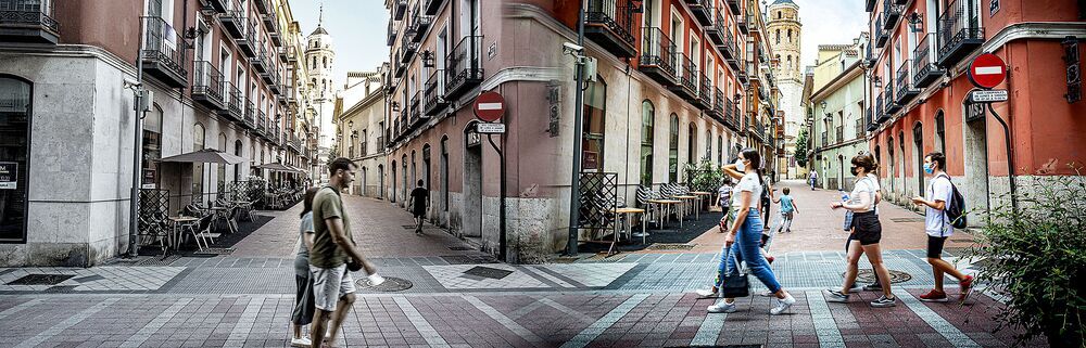 Calle Regalado, a la altura de Castelar, en junio de 2020 y en junio de 2021, con viandantes sin y con mascarilla en cada caso.