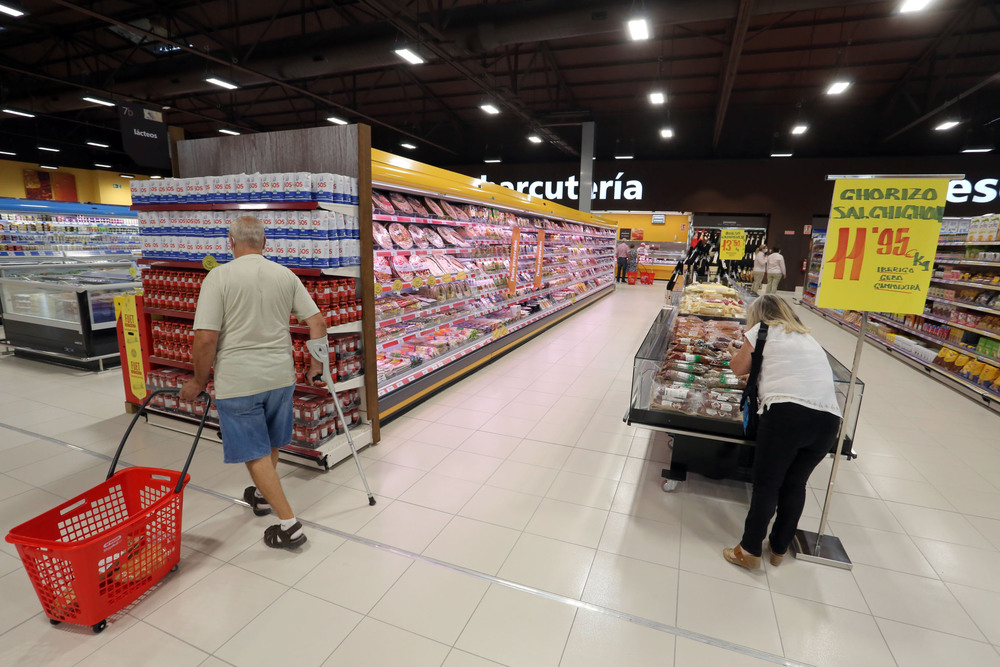 Gadis inaugura su supermercado más grande de Valladolid.  / ICAL