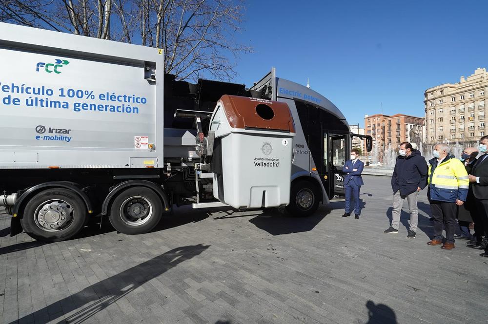 Presentación del prototipo de vehículo eléctrico de recogida de residuos del Ayuntamiento de Valladolid  / AYUNTAMIENTO DE VALLADOLID