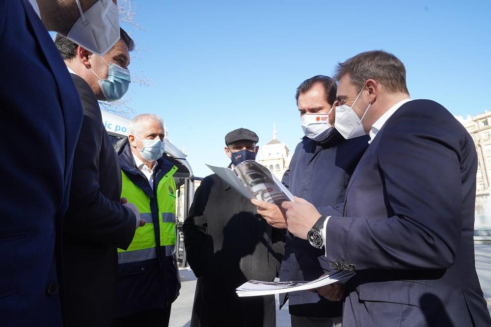 Presentación del prototipo de vehículo eléctrico de recogida de residuos del Ayuntamiento de Valladolid  / AYUNTAMIENTO DE VALLADOLID