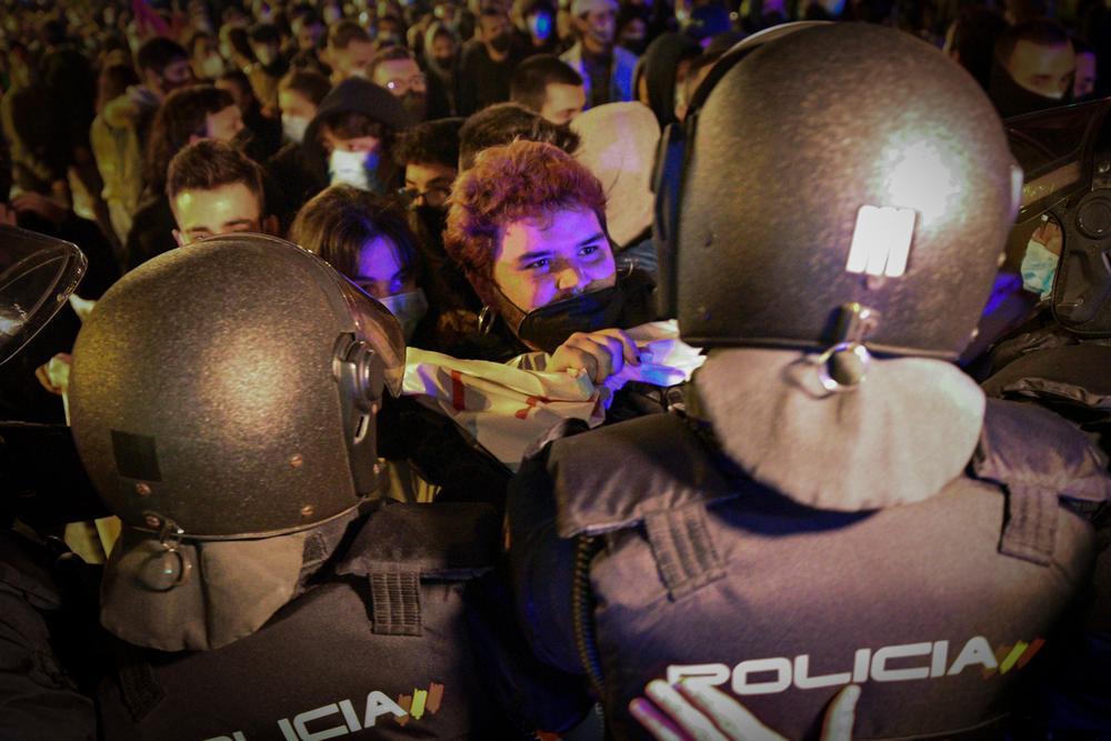 Tercera noche de protestas en las calles españolas por Hasél