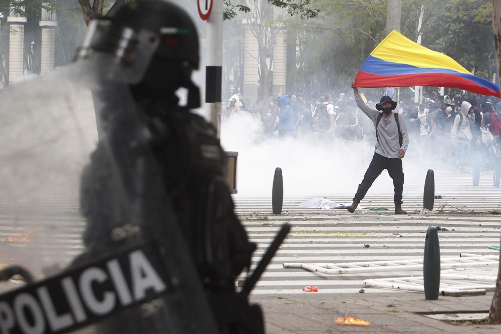 Protestas en la ciudad colombiana de MedellÁ­n contra la reforma tributaria