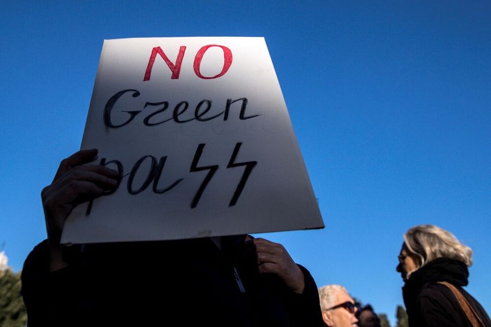 No Green Pass demonstration in Rome  / ANGELO CARCONI