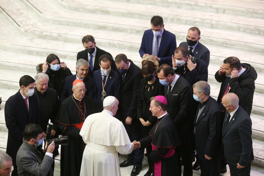 El Papa recibe a la delegación de Valladolid  / RUBÉN CACHO / ICAL