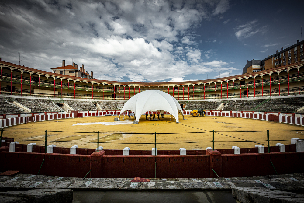 La plaza de toros de Valladolid se transforma en una gran terraza  / JONATHAN TAJES