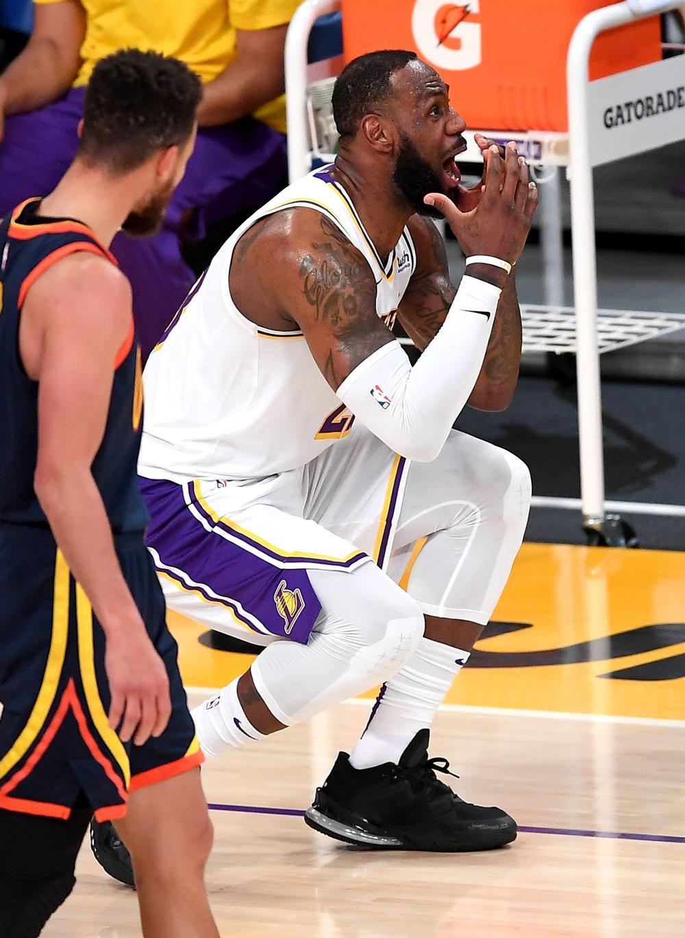 Los Lakers arrasan y Antetokounmpo engulle a los Clippers