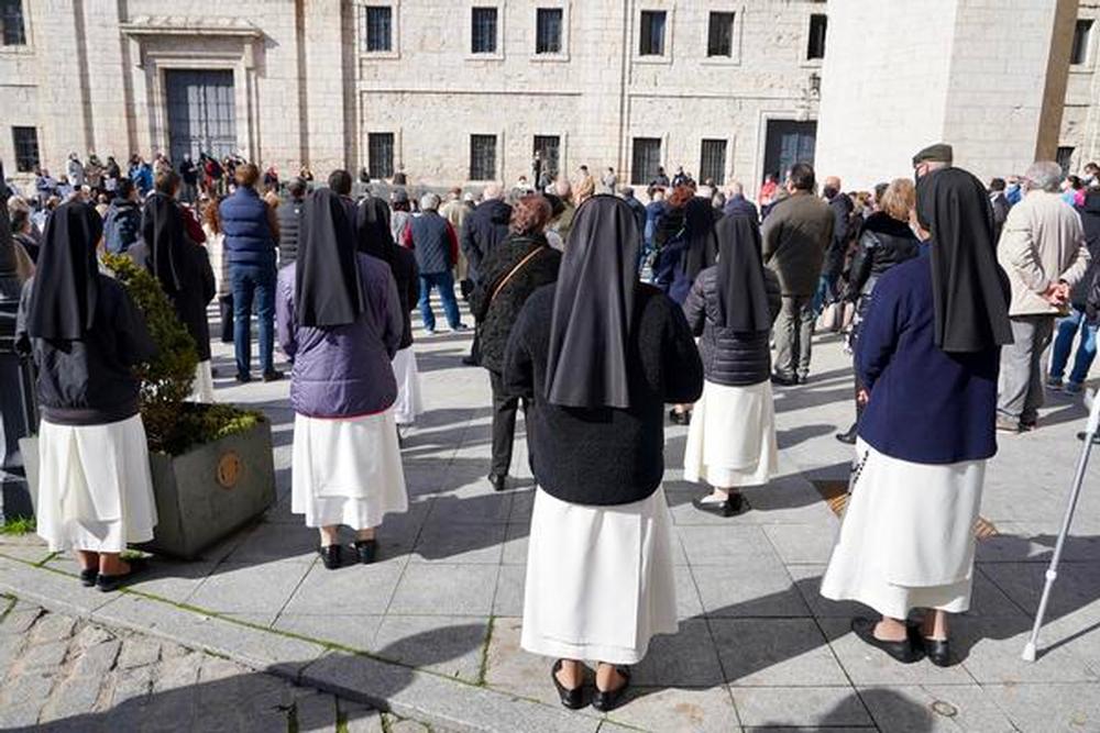 La Asociación de Abogados Cristianos convoca una concentración en protesta por la limitación de aforo en actos religiosos.  / ICAL