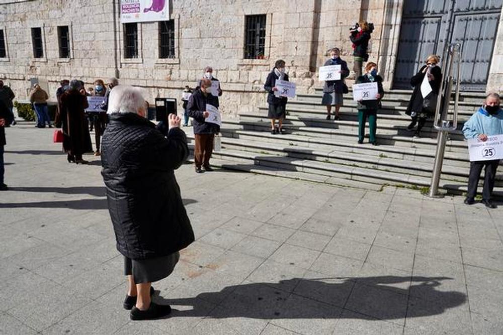 La Asociación de Abogados Cristianos convoca una concentración en protesta por la limitación de aforo en actos religiosos.  / ICAL