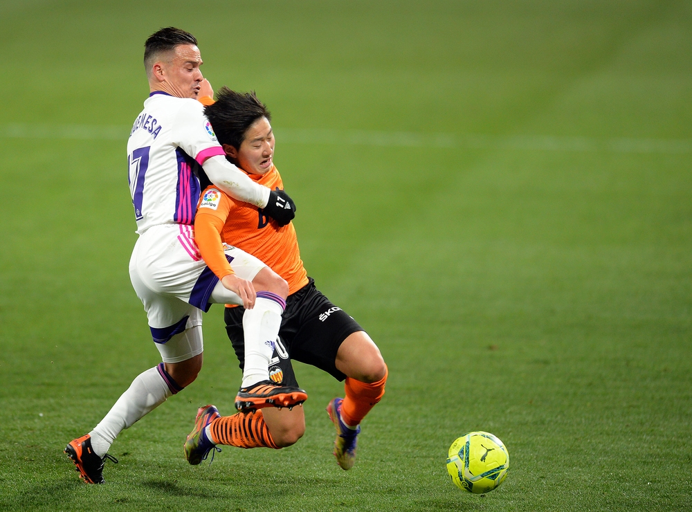 Un momento del encuentro entre el Valladolid y el Valencia.  / LALIGA