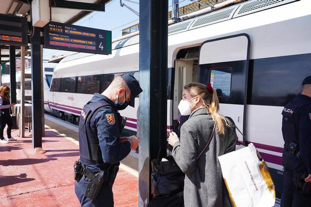 Controles de movilidad en la estación de autobuses y trenes de Valladolid  / ICAL