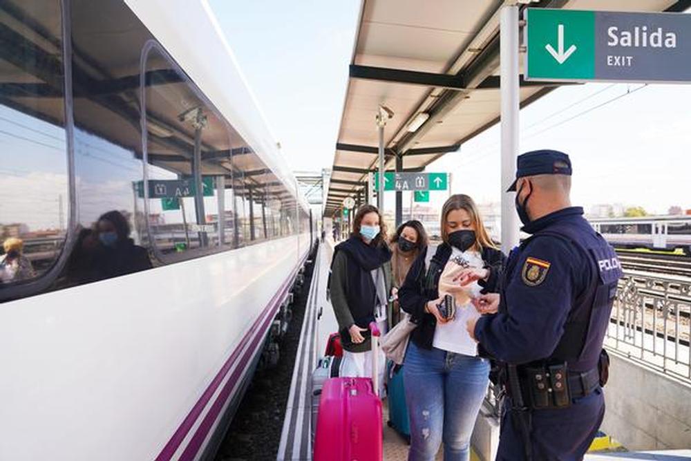 Controles de movilidad en la estación de autobuses y trenes de Valladolid  / ICAL
