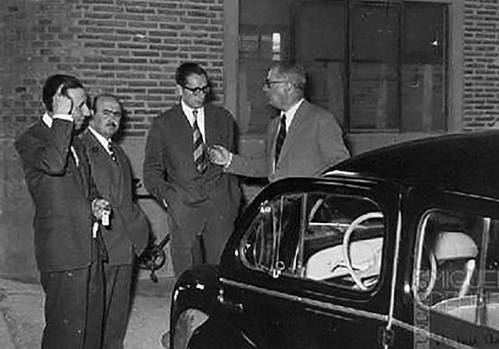 Miguel Delibes junto al fundador de FASA, Manuel Jiménez-Alfaro, probablemente el día de la entrevista publicada en ‘El Norte de Castilla’ el 29 de junio de 1953.