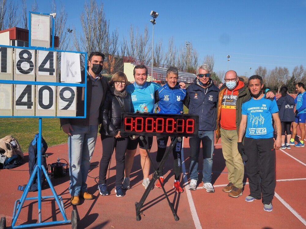 Imagen del primer reto 24 horas corriendo a favor de la Asociación Española contra el Cáncer.