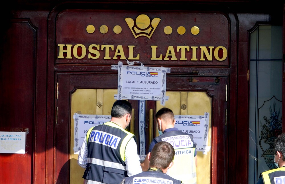 La Policía Nacional clausura el Hostal Latino en Valladolid en el marco de una operación por delitos de narcotráfico, trata de mujeres y blanqueo de capital  / ICAL
