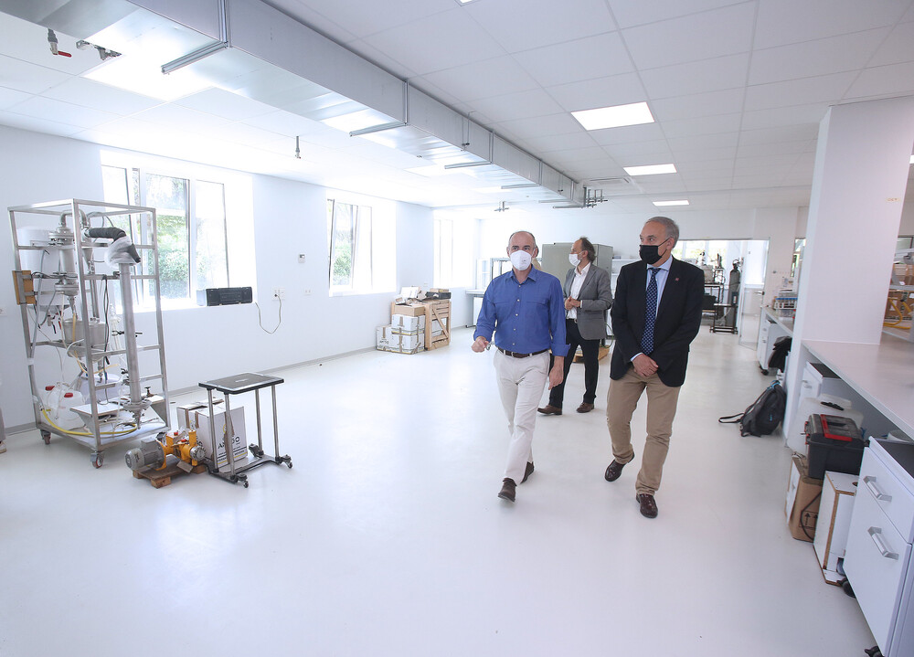 El Rector visita las dos nuevas salas de estudio para cien estudiantes de la UVa habilitadas en el Edificio Mergelina de la Escuela de Ingenierías Industriales