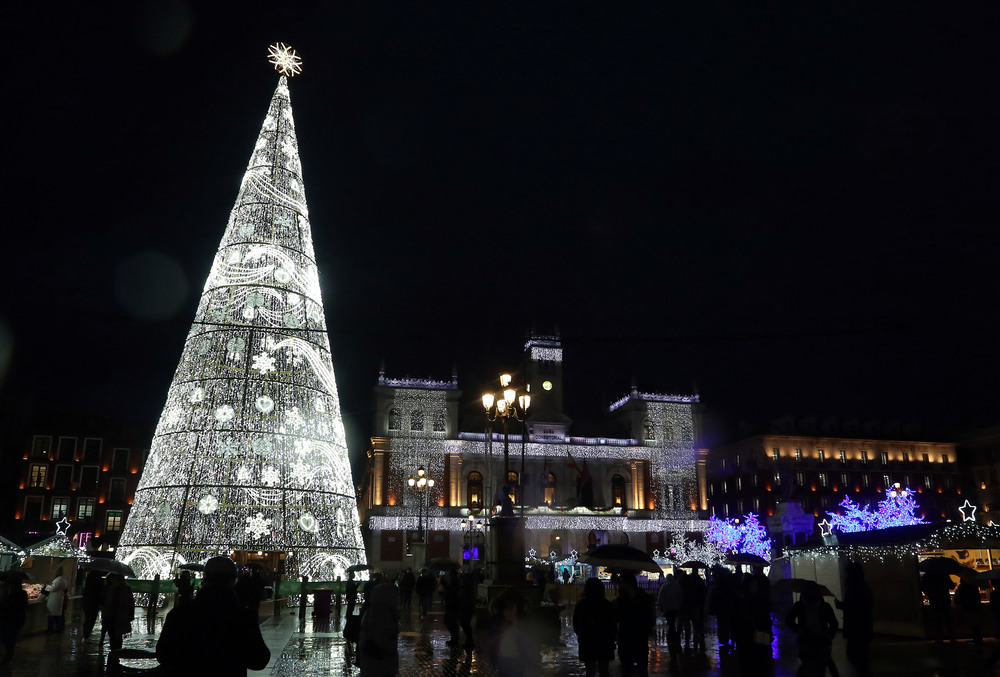 Valladolid enciende las luces de Navidad  / RUBÉN CACHO ICAL