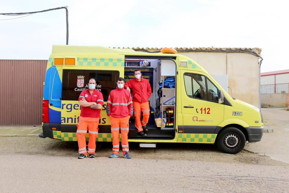 Unidad con soporte vital avanzado de enfermería, conocida como ambulancia tipo C o SVAE, en Villafrechós.