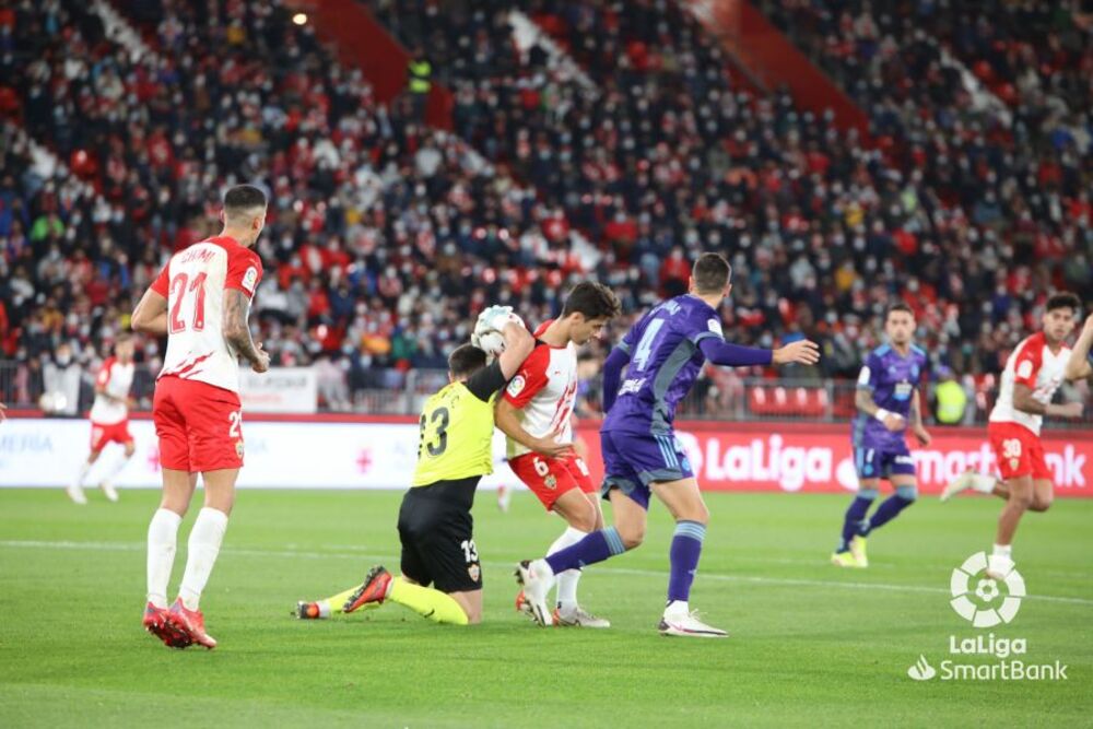 El Valladolid cayó en Almería.  / LALIGA