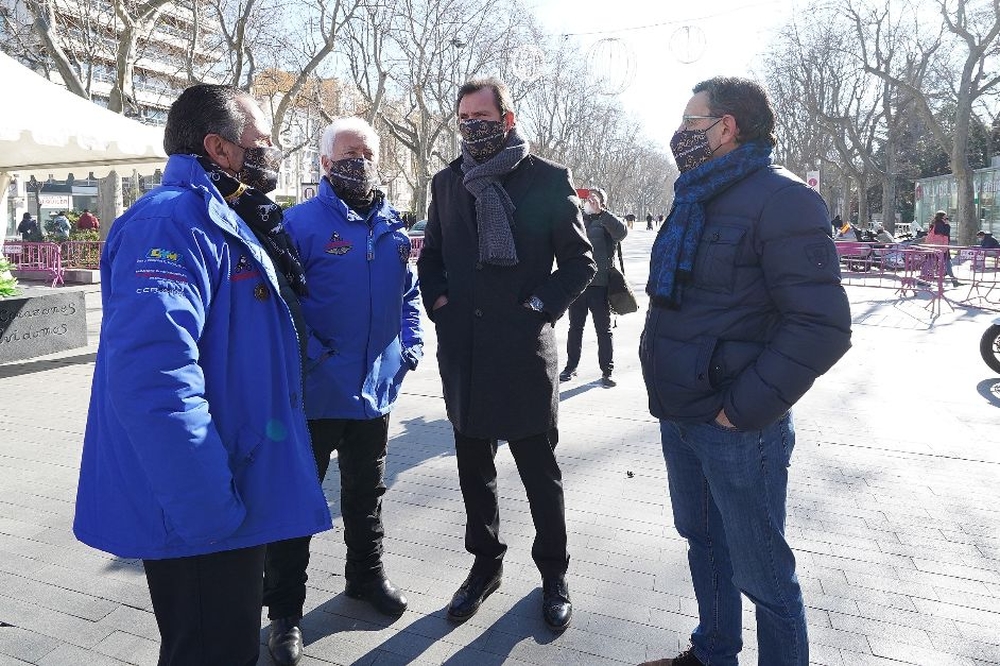 El alcalde de Valladolid visita las casetas de Pingüinos  / AYUNTAMIENTO DE VALLADOLID