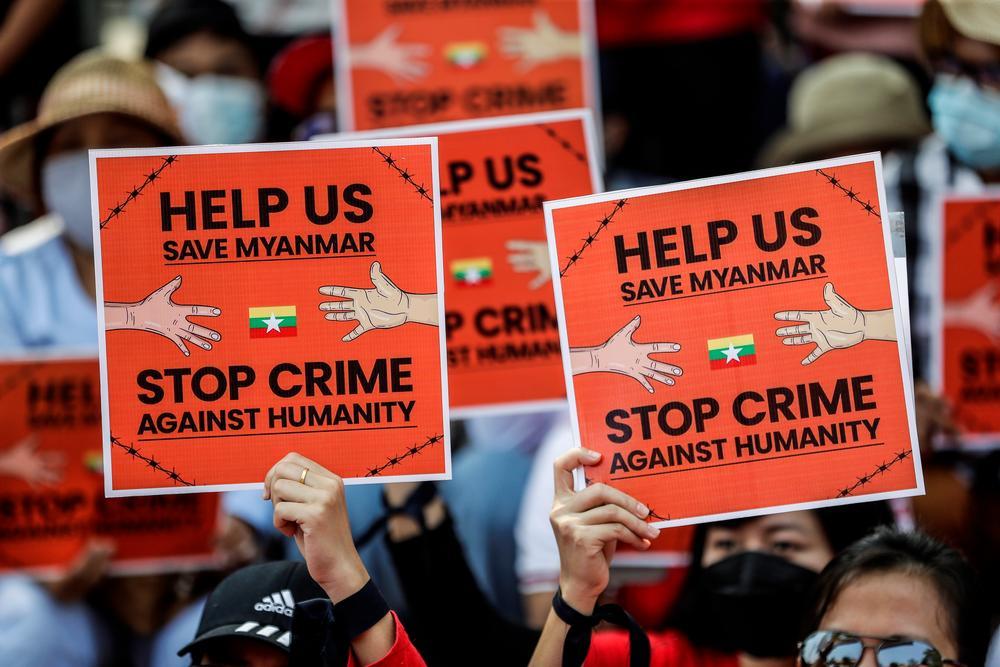 Miles de birmanos desafían la represión de las protestas